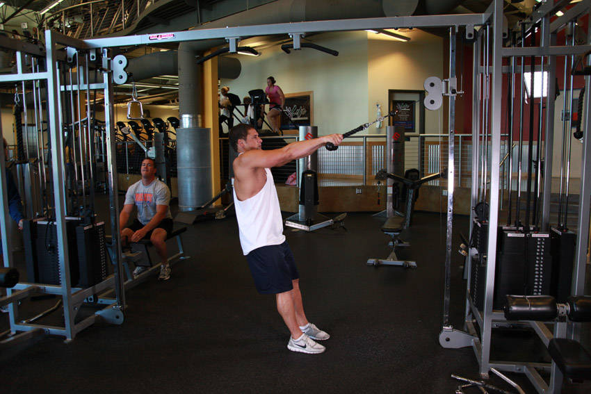 绳索后三角肌划船