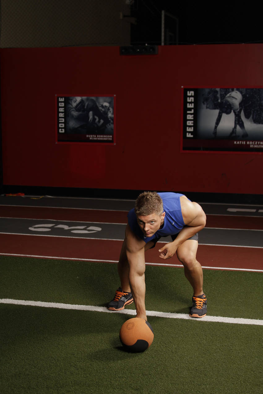 三点站姿胸部推举