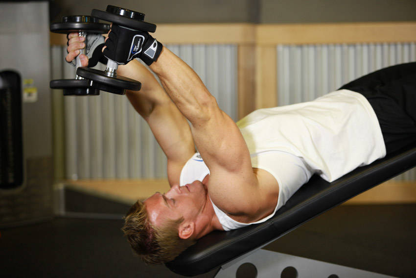 下斜哑铃三头肌伸展