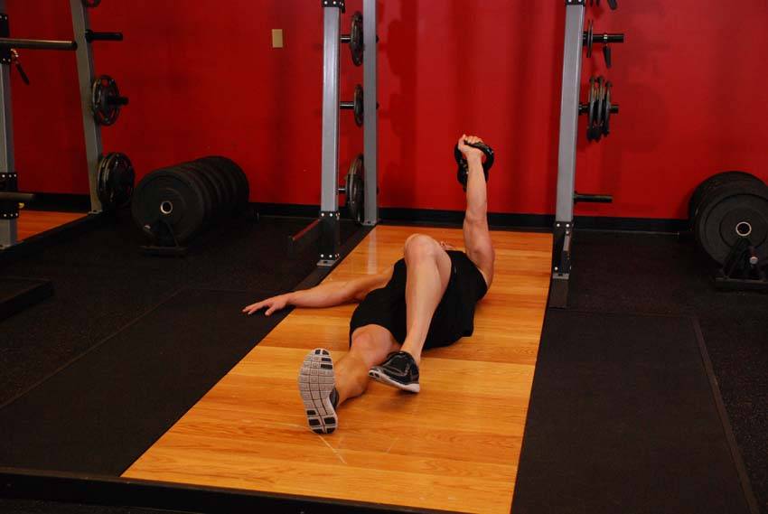 壶铃土耳其起立（深蹲式）