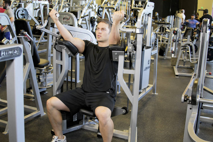 机器二头肌弯举