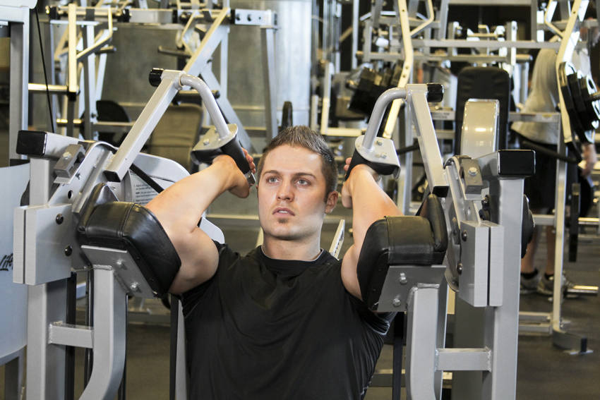 机器三头肌伸展