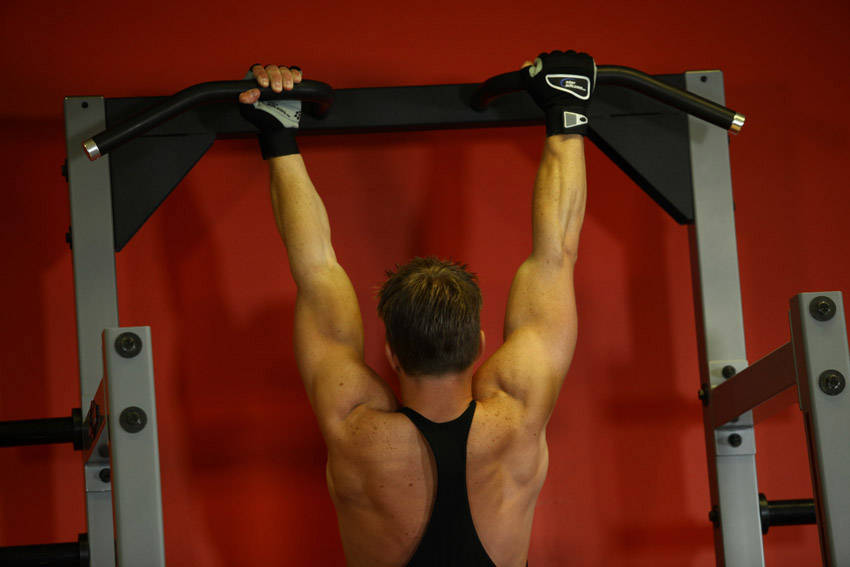 混合握引体向上