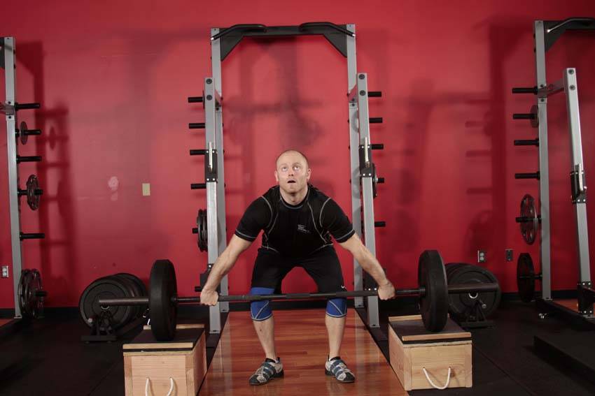 从箱体力量抓举