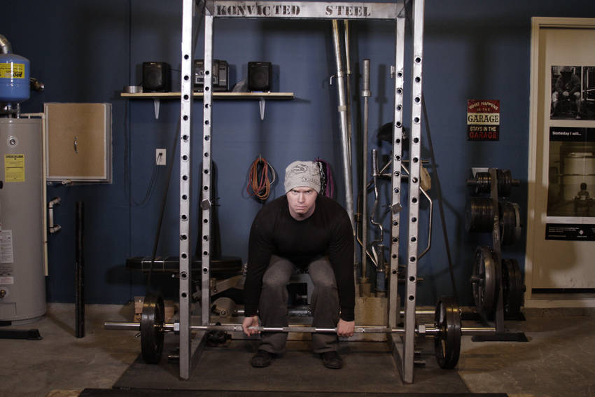 反向弹力带硬拉