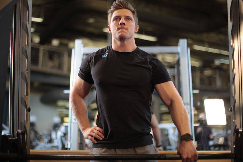 史密斯机器单臂直立划船