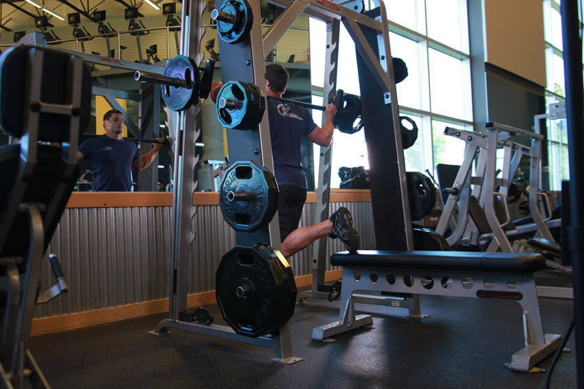 史密斯单腿分腿蹲