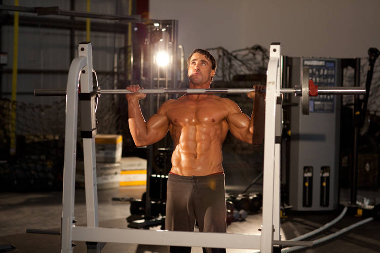 站姿布拉德福德推举