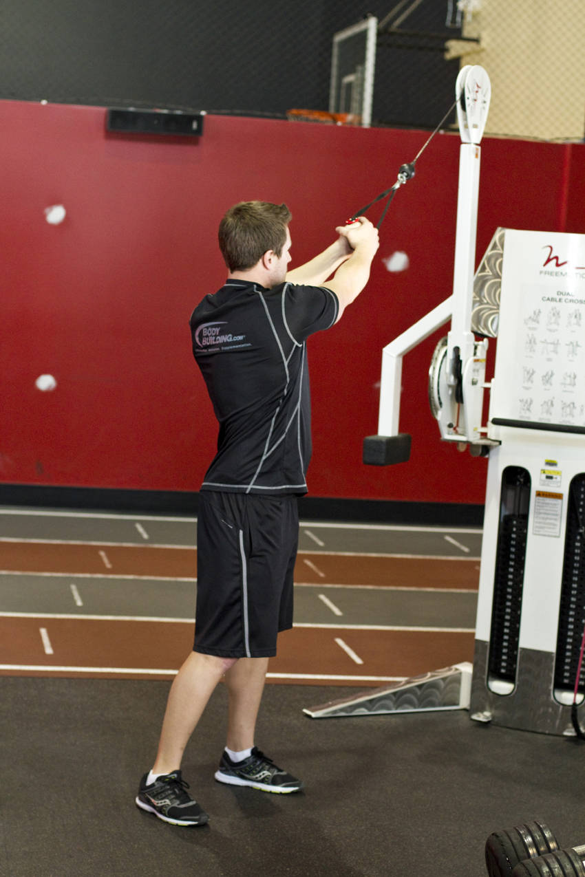 站姿绳索木质劈砍