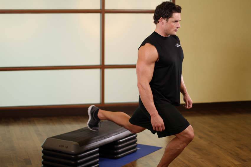 站姿抬高腿四头肌拉伸