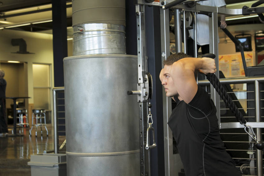 绳索三头肌头顶伸展